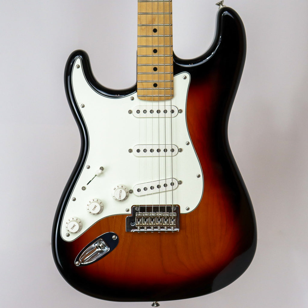 Fender Player Stratocaster Left-Handed Maple Neck 3 Tone Sunburst
